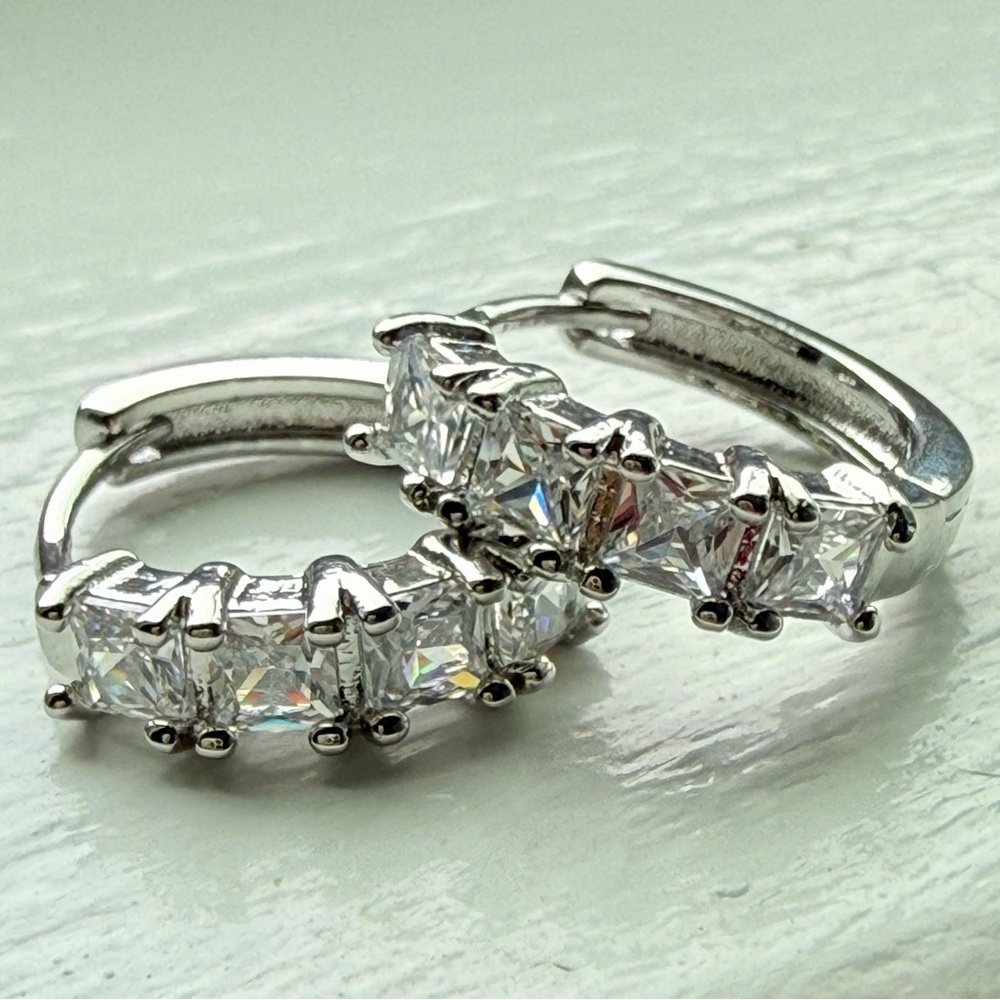 NEW!! Pretty Bird Jewelry White gold plated small Huggies earrings